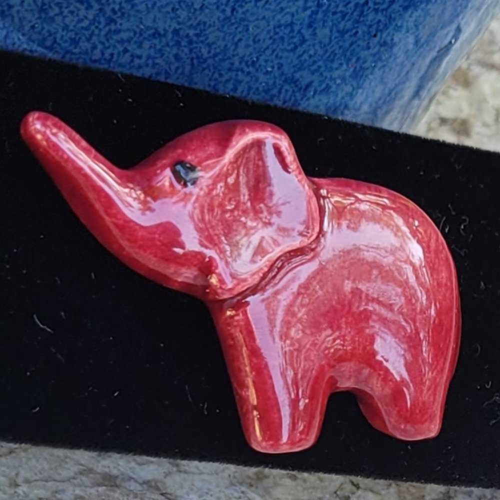 Elephant Brooch - Picture 3 of 5